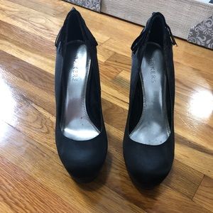 Black Platform Pumps